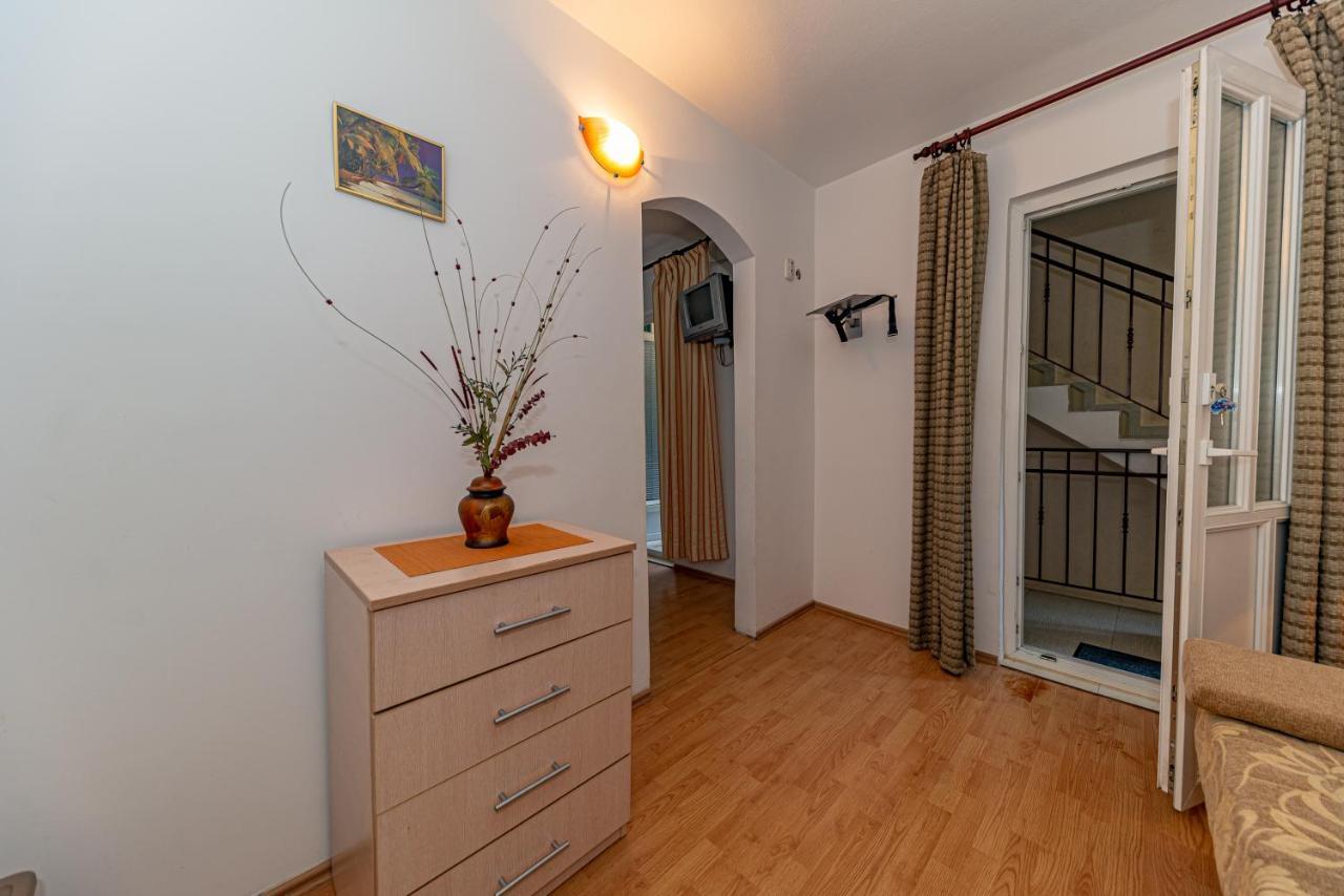 Apartment Knezevic Petrovac Exterior foto