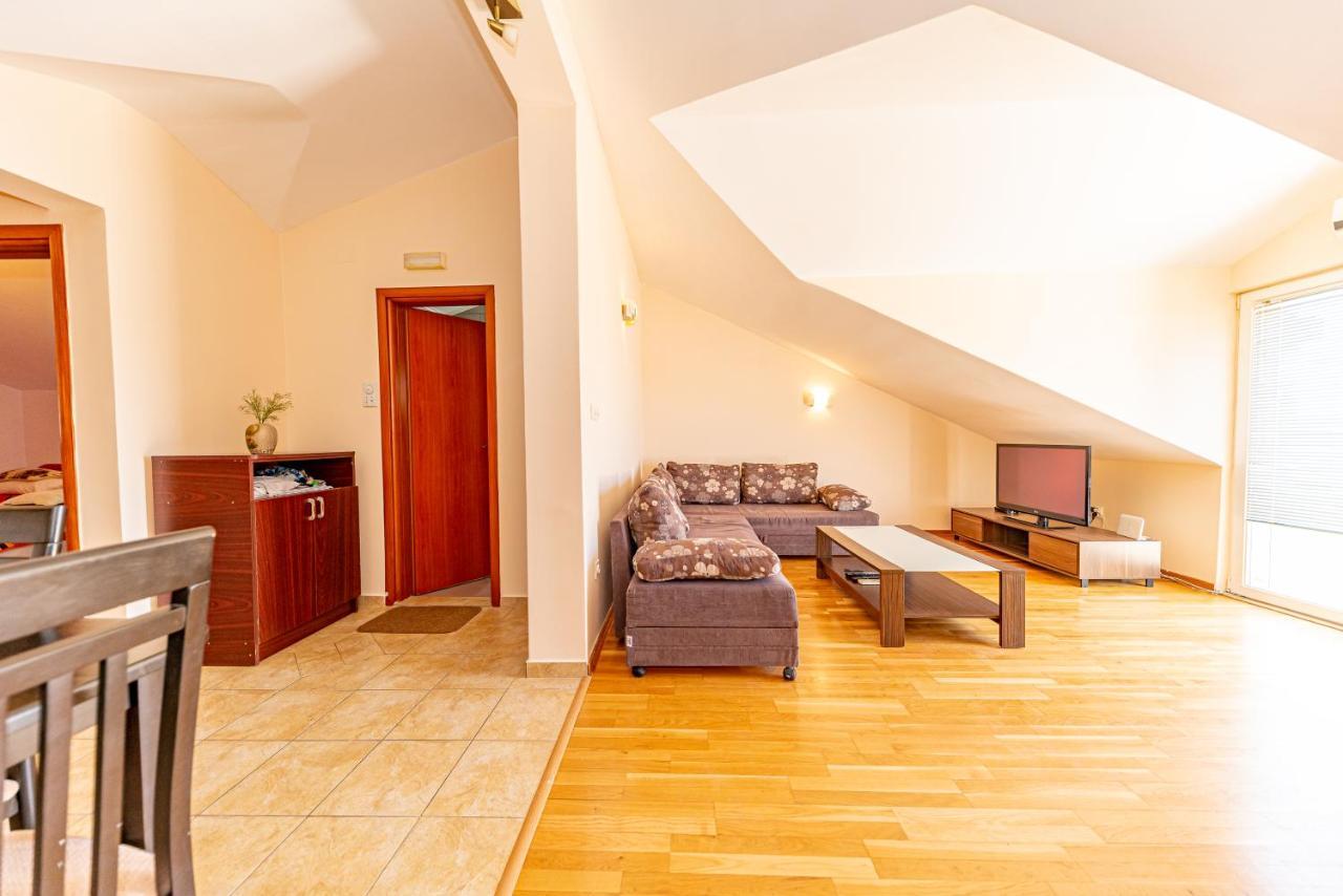 Apartment Knezevic Petrovac Exterior foto