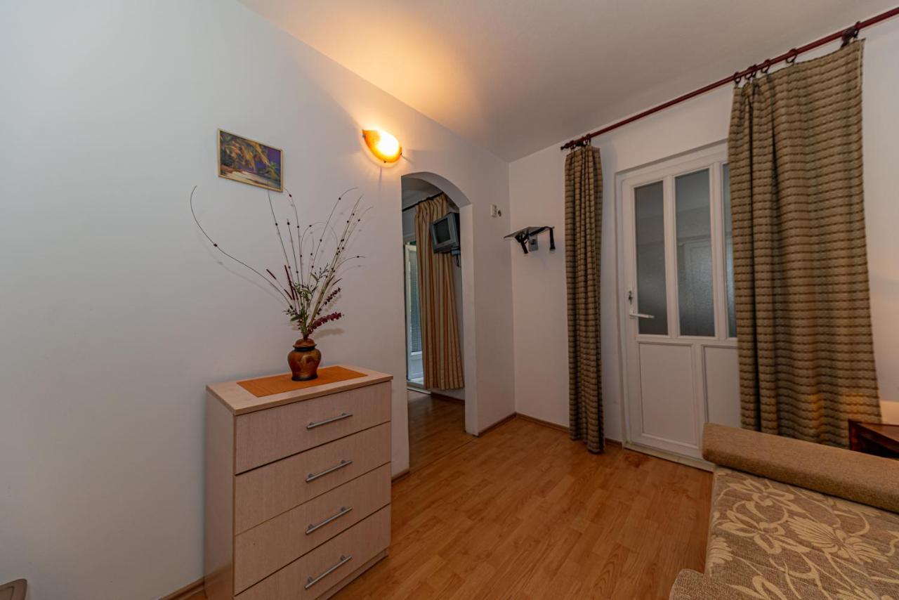 Apartment Knezevic Petrovac Exterior foto